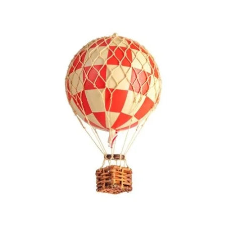 Balon w Chmurach, Czerwona Krata