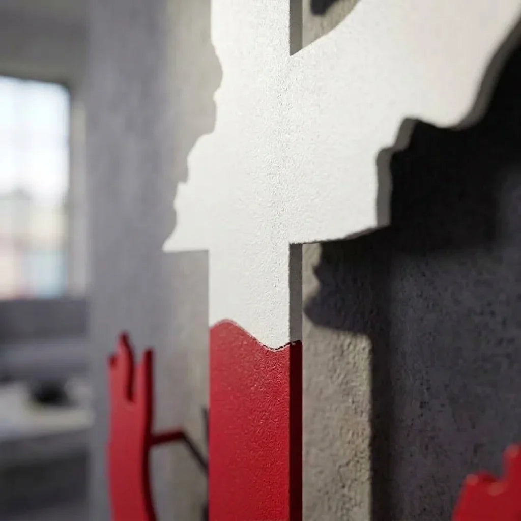 Dwukolorowy Znak Polska Walcząca ze stali 2mm na ścianę, efekt 3D. - Zbliżenie na detale i ukryte mocowania.